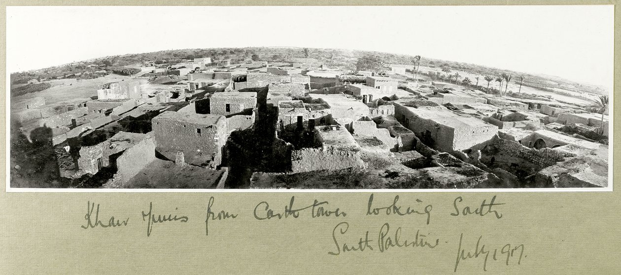 Khan Yunis dalla torre del castello, Palestina meridionale, luglio 1917 da Capt. Arthur Rhodes