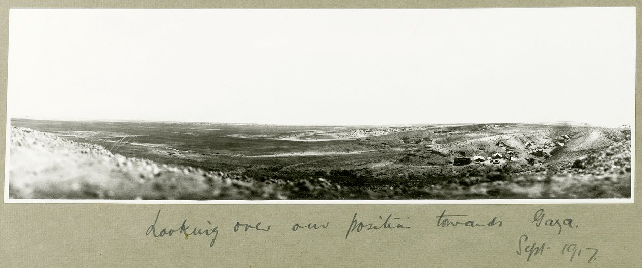 Guardando la Nostra Posizione verso Gaza, Settembre 1917 da Capt. Arthur Rhodes