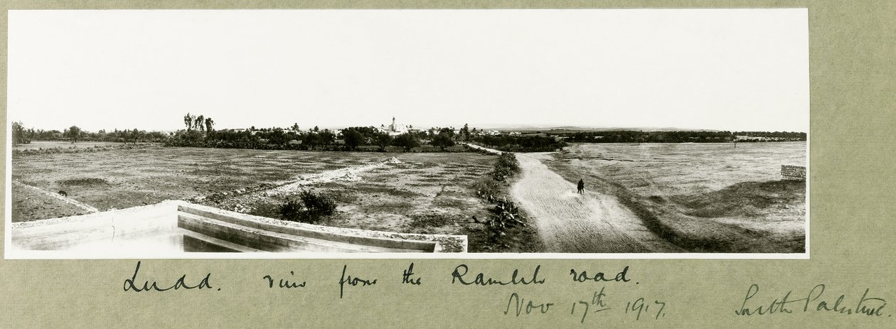 Ludd, vista dalla strada di Ramleh, 17 novembre 1917 da Capt. Arthur Rhodes