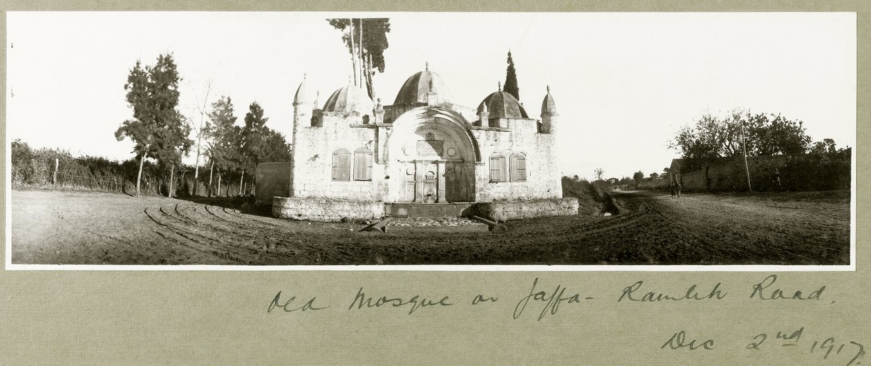 Vecchia moschea sulla strada di Ramleh, Giaffa, 2 dicembre 1917 da Capt. Arthur Rhodes