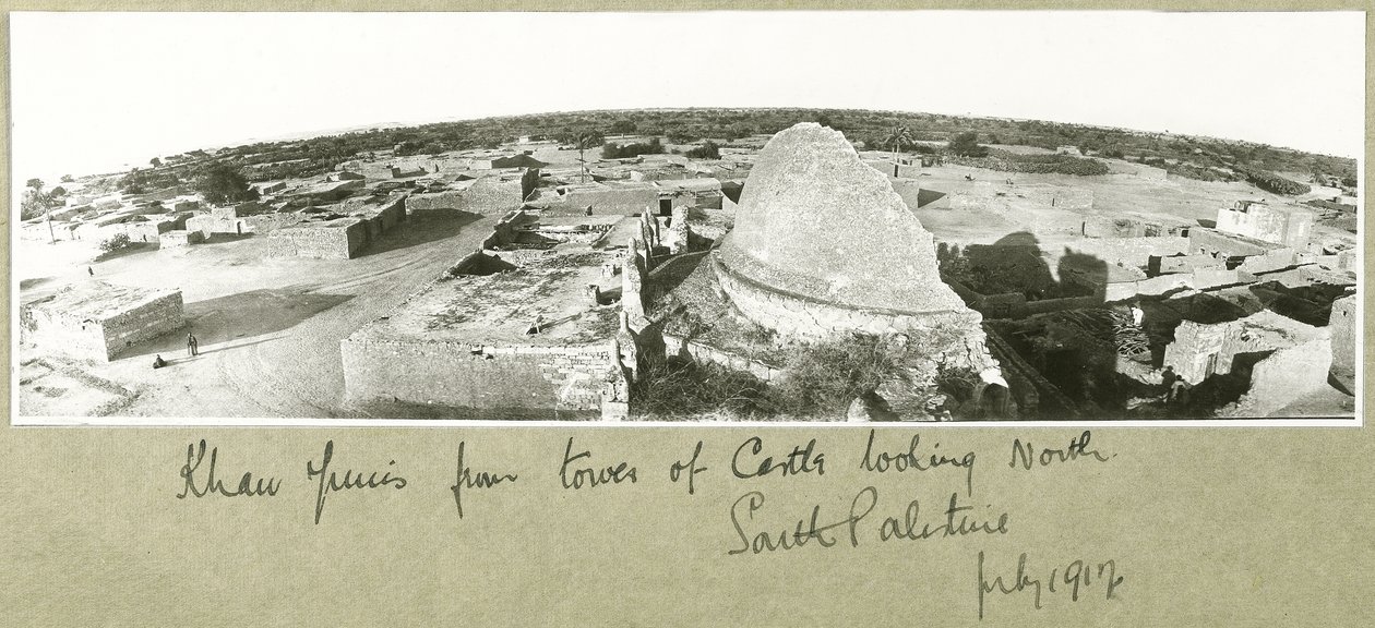 Khan Yunis dalla torre del castello, Palestina meridionale, luglio 1917 da Capt. Arthur Rhodes