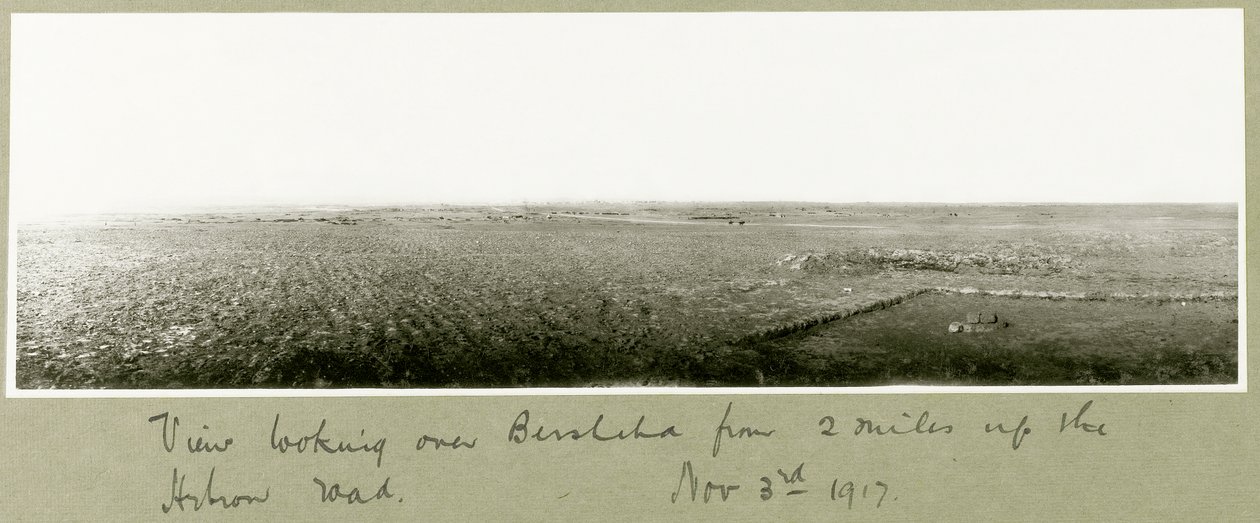 Vista su Beersheba da due miglia su Hebron Road, 3 novembre 1917 da Capt. Arthur Rhodes