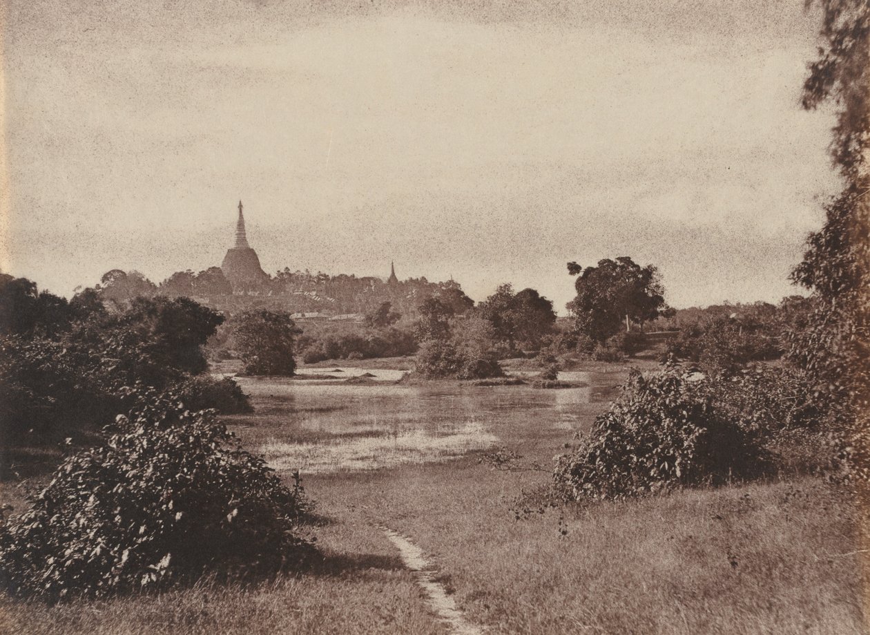 Rangoon. Vista vicino al lago da Captain Linnaeus Tripe