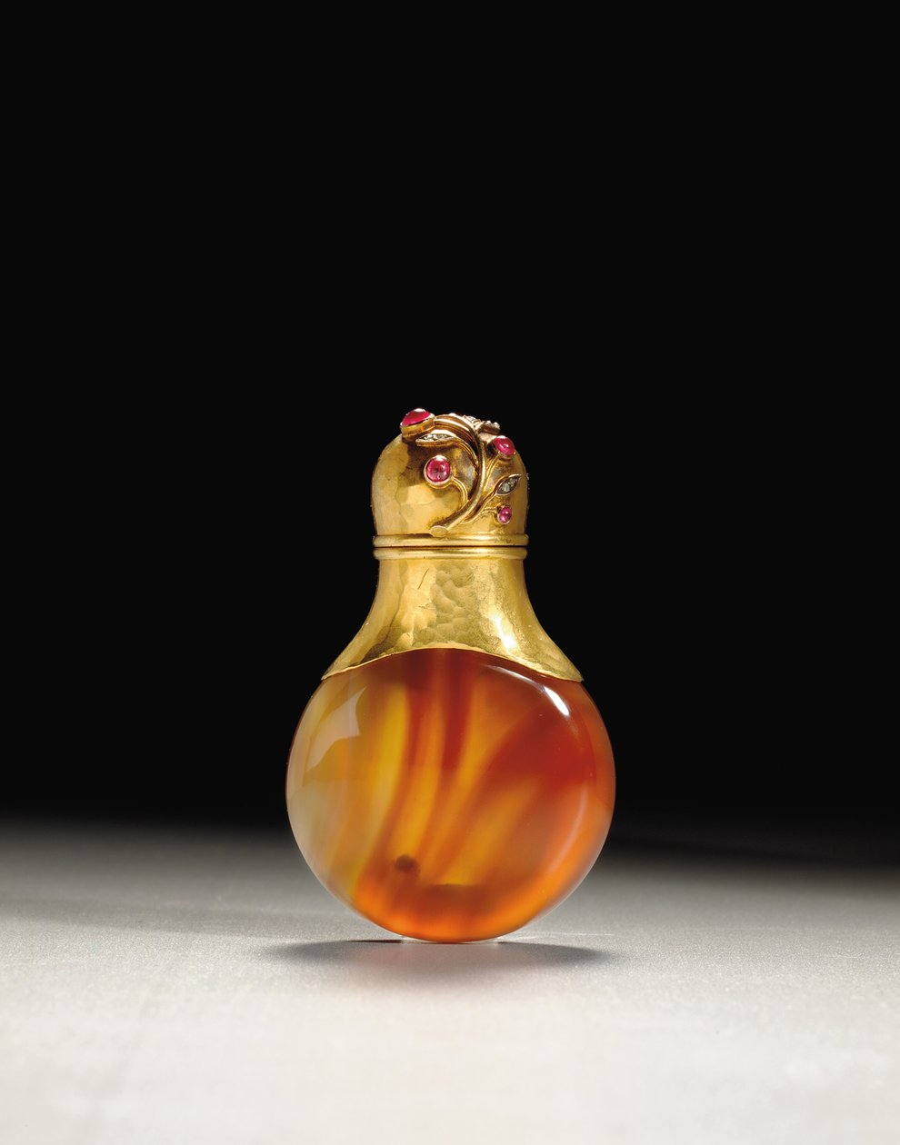 Boccetta di profumo, marchio del maestro Erik Kollin, San Pietroburgo, c.1890 da Carl Fabergé