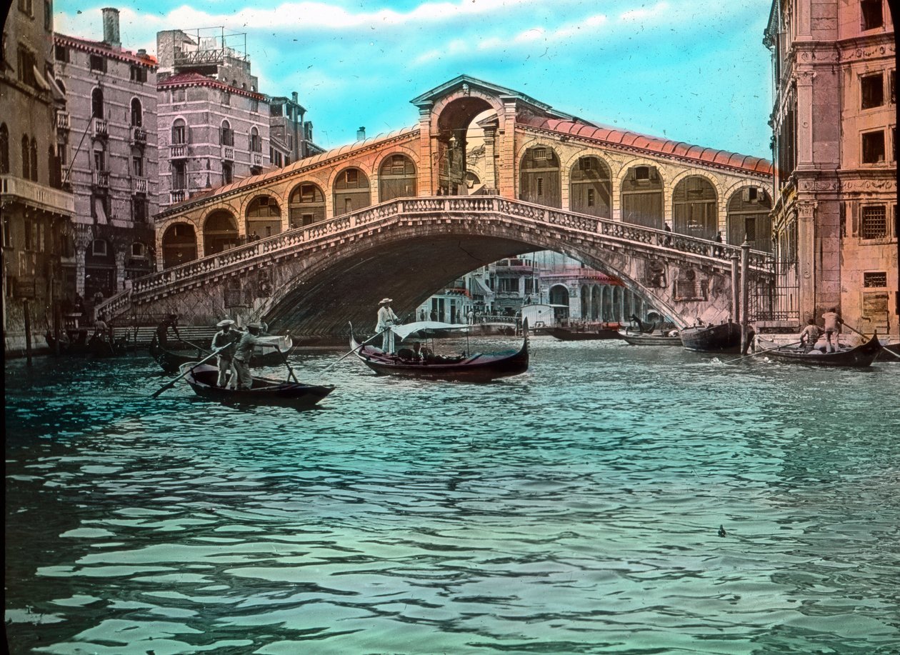 Italia, Venezia, Ponte di Rialto e Canal Grande, data immagine: circa 1910. Archivio Carl Simon da Carl Simon