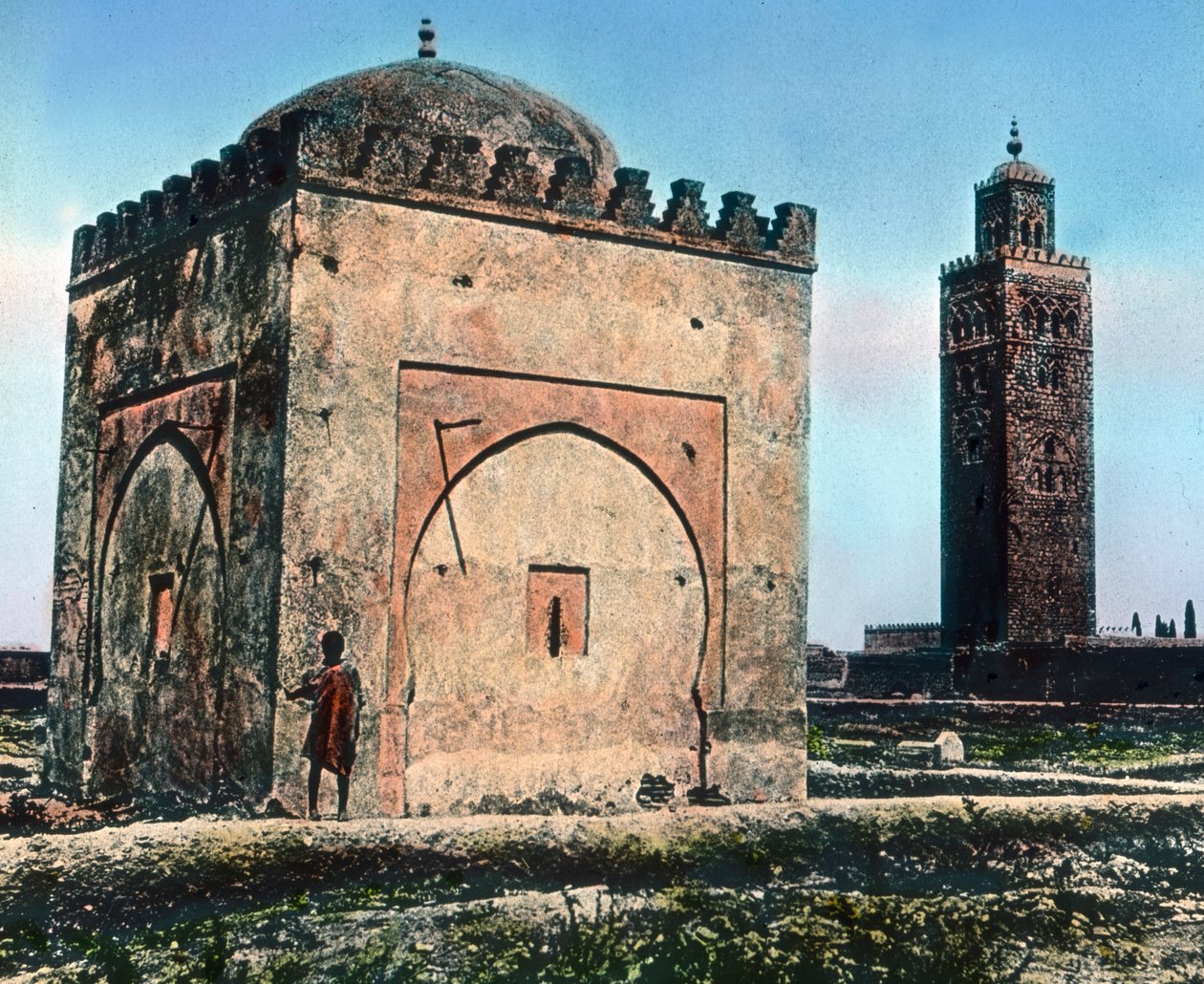 Marocco, tomba sacra vicino a una moschea, data immagine: circa 1910. Archivio Carl Simon da Carl Simon