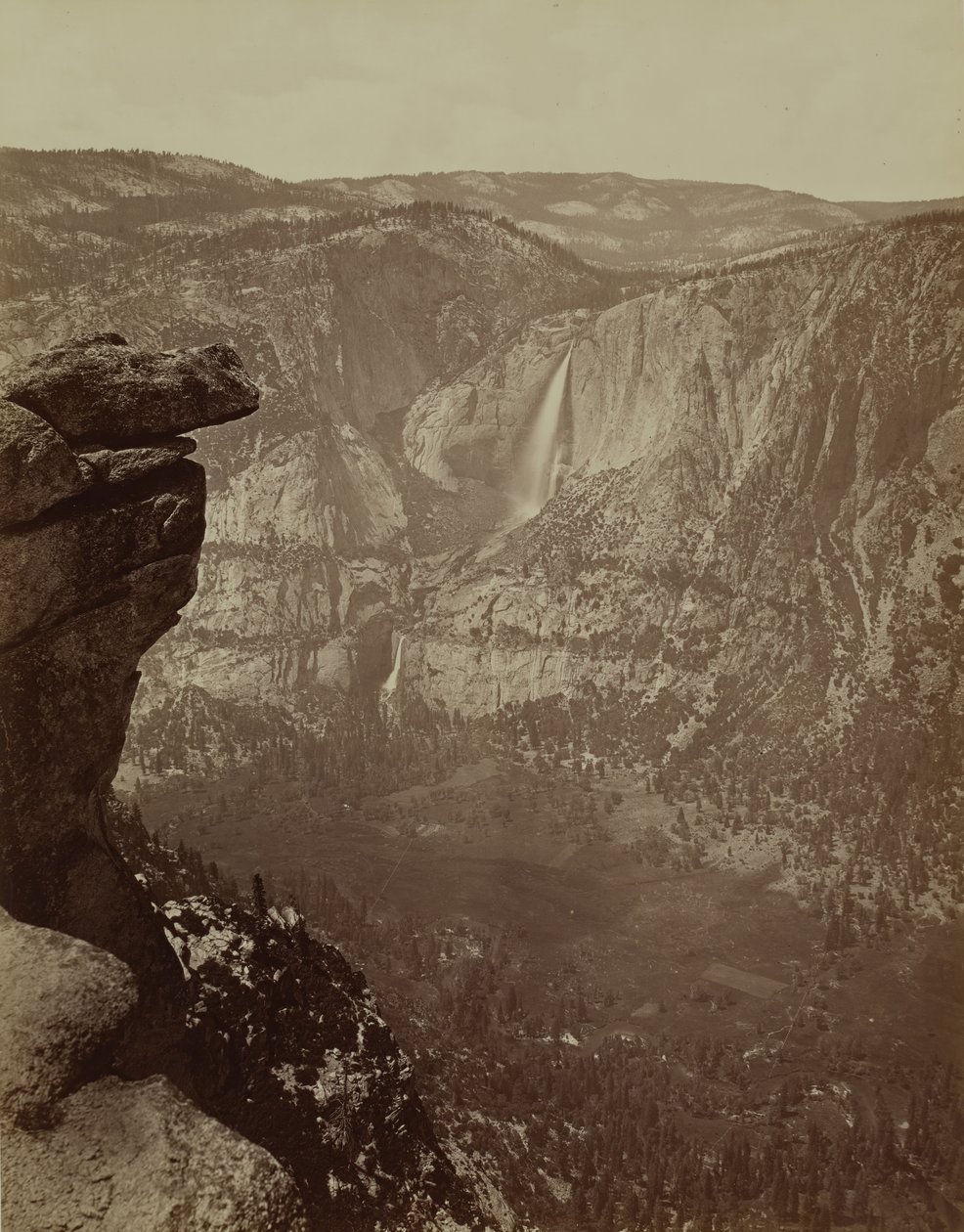Cascate di Yosemite da Glacier Point, 1865-66, stampato ca. 1875 da Carleton Emmons Watkins