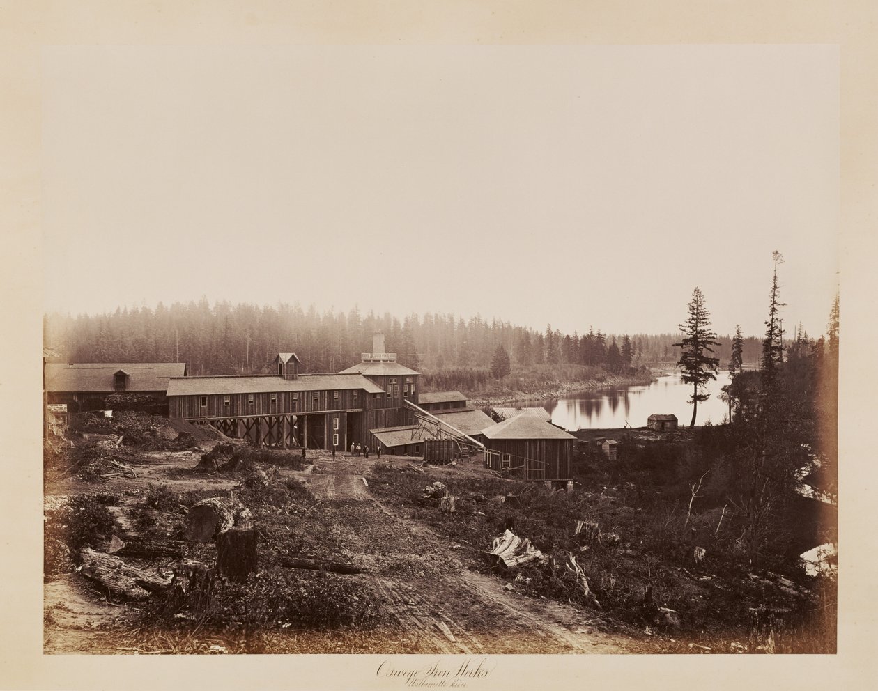 Ferriere di Oswego, fiume Willamette da Carleton Watkins