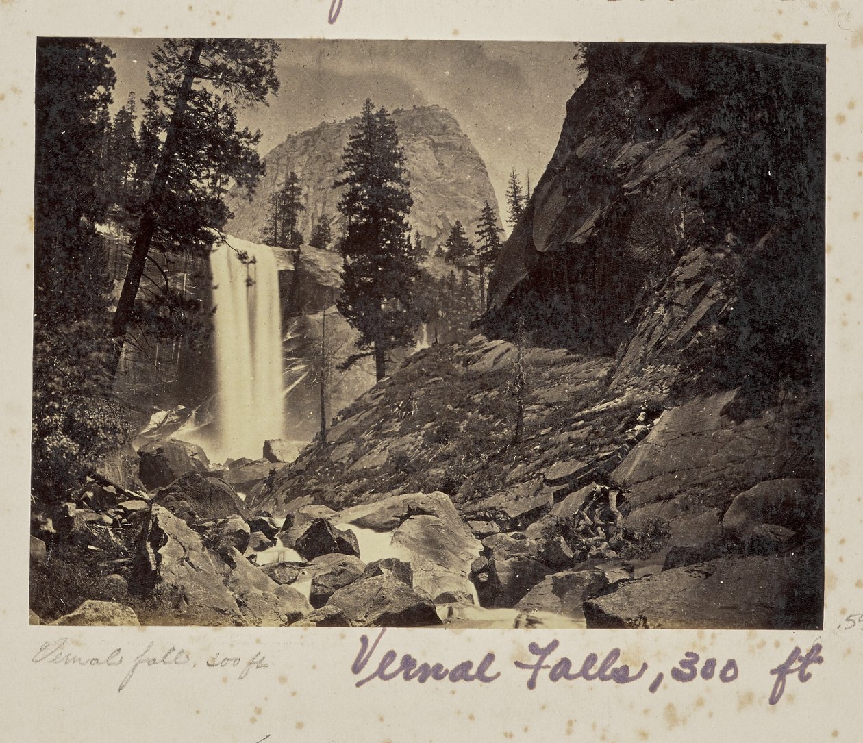 Piwyac - La cascata Vernal - 300 piedi, Yosemite Valley, contea di Mariposa, California (n. 21) da Carleton Watkins