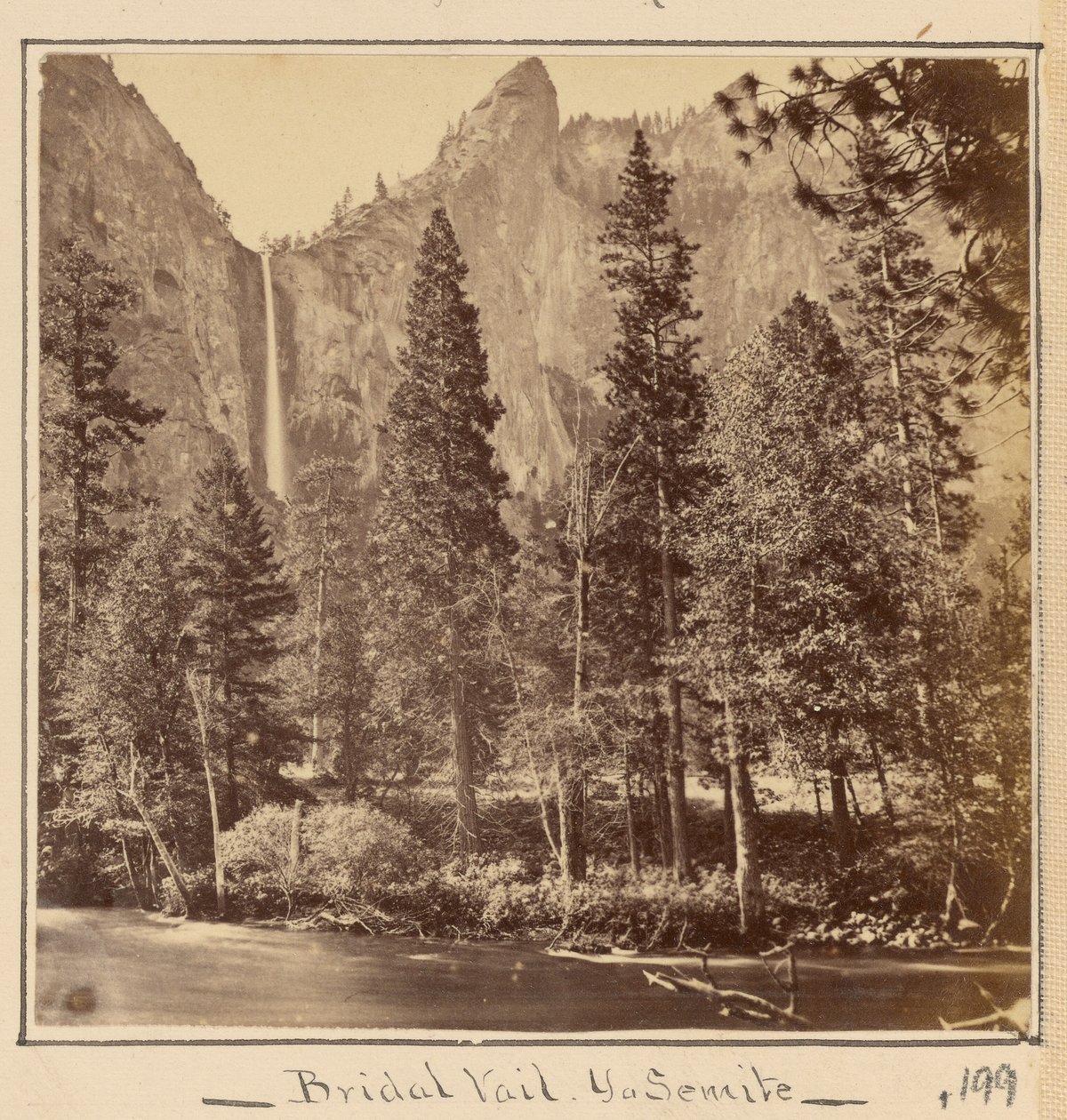 Pohono, o il Velo da sposa, 900 piedi da Carleton Watkins