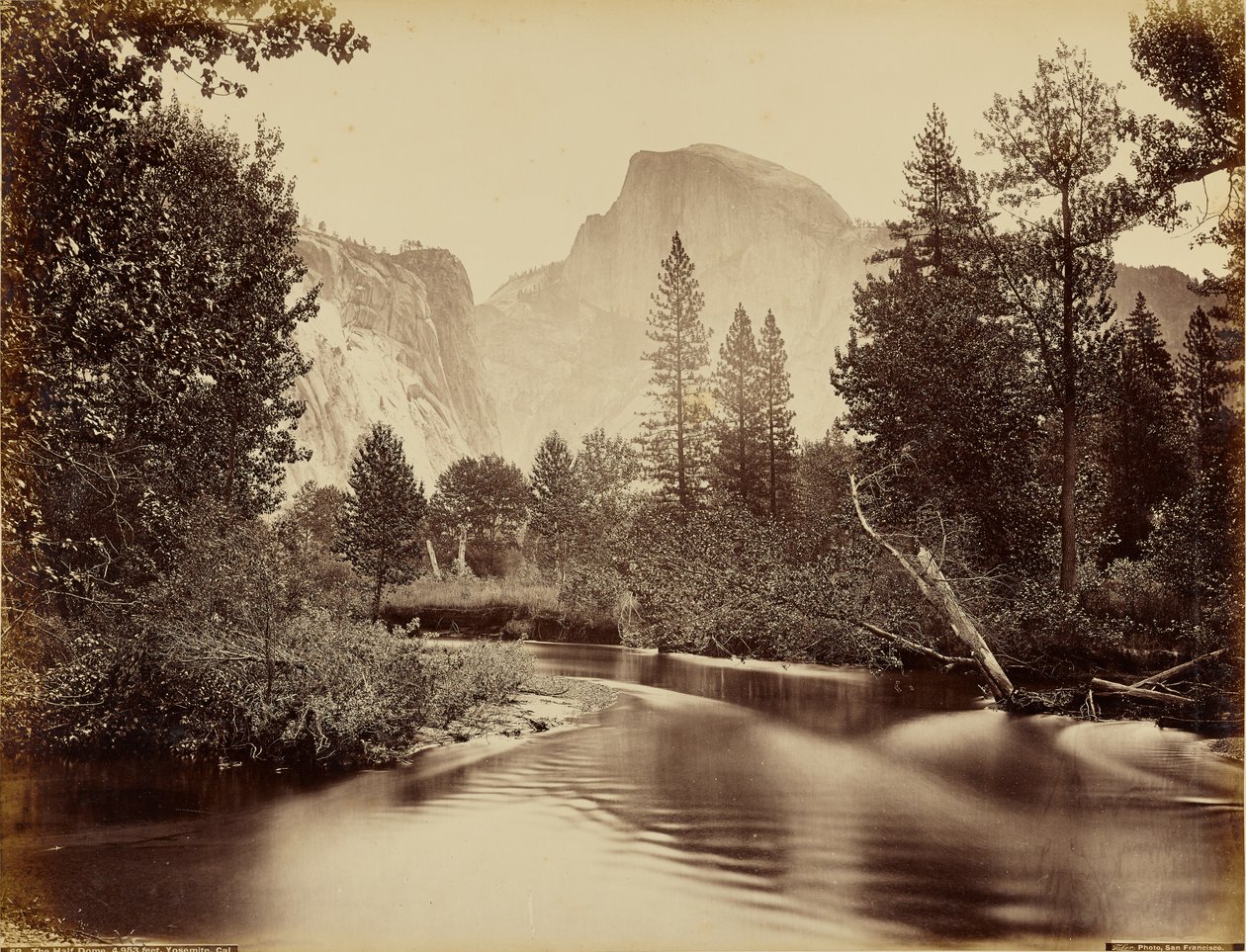 Half Dome, 4.953 piedi, Yosemite, California da Carleton Watkins
