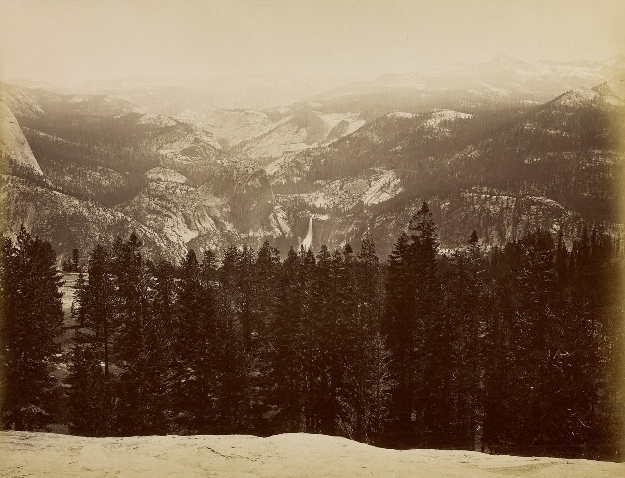 Il gruppo Lyell e la cascata Nevada dal Sentinel Dome da Carleton Watkins