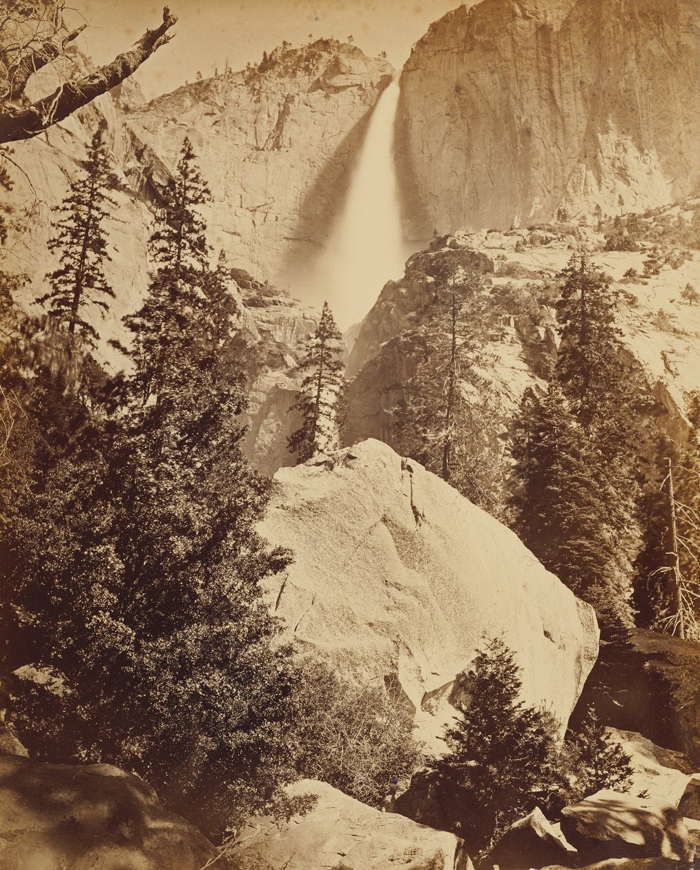 Cascata superiore di Yosemite, 1600 piedi da Carleton Watkins