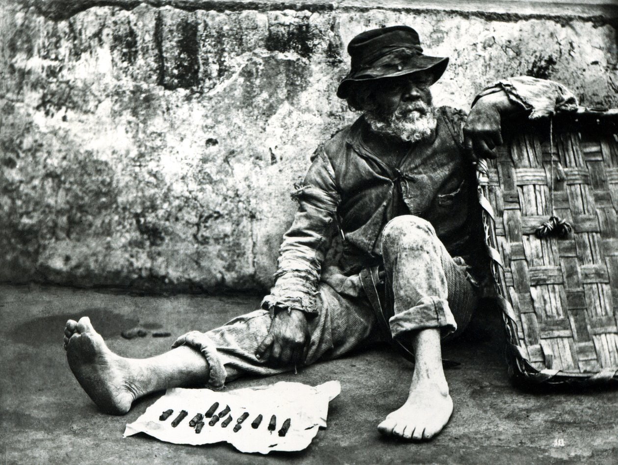 Venditore di mozziconi di sigaro, c.1865 da Carlo Naya