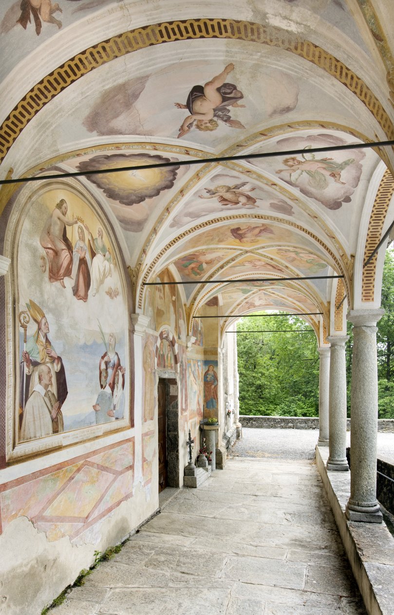 Vista degli affreschi e del portico, Chiesa dei Santi Nazaro e Celso, Lanzo D