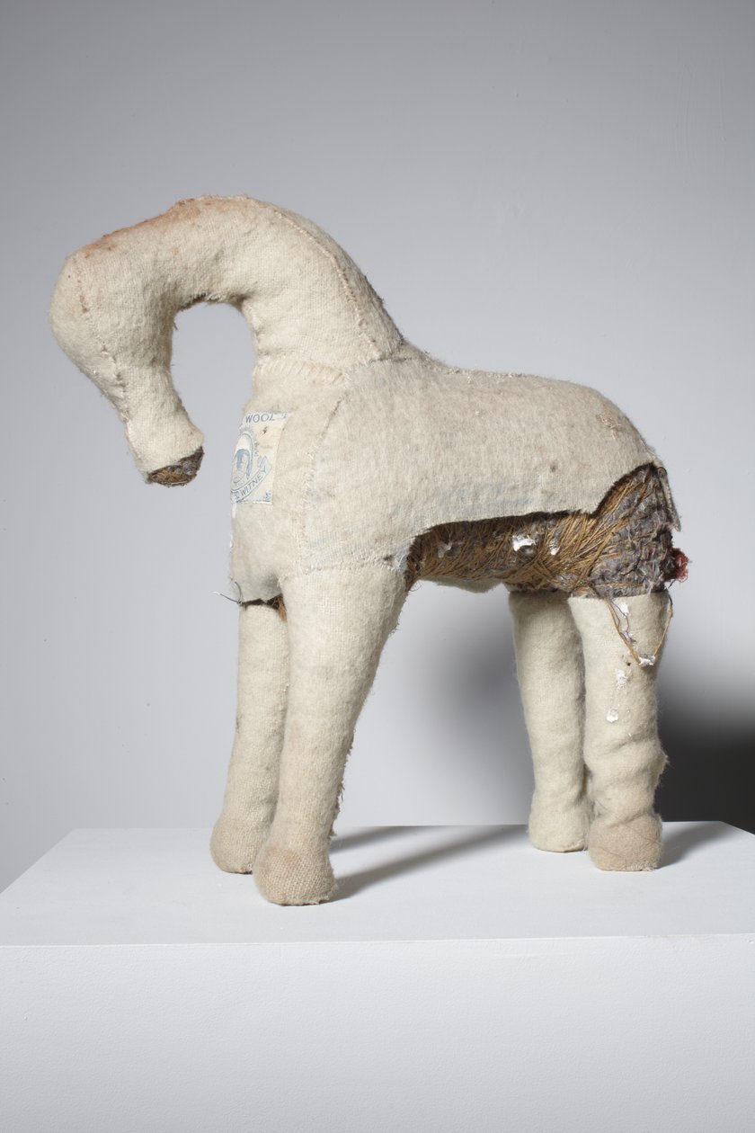 Blank, 2010 (feltro, spago, coperta di lana) da Cathie Pilkington