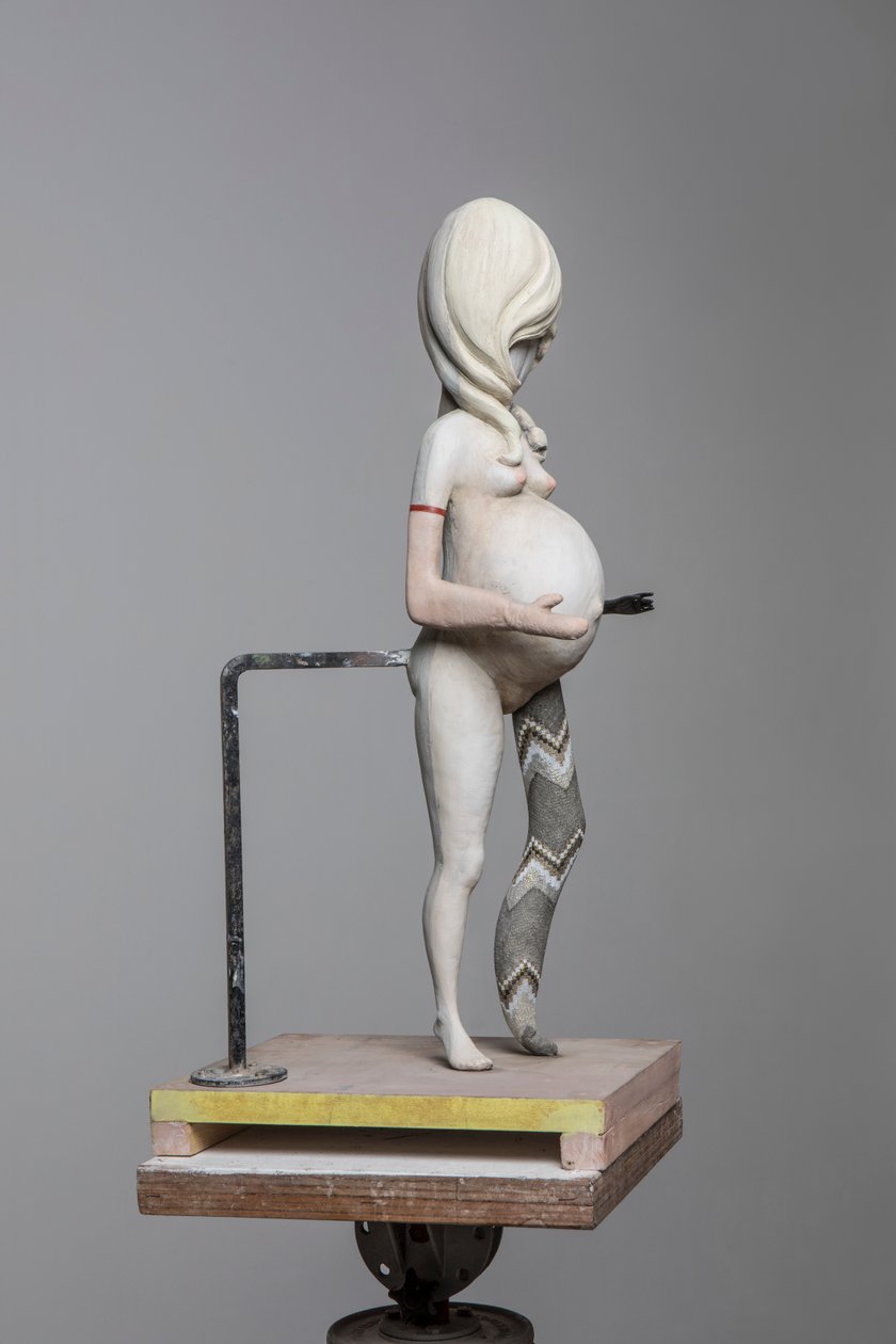 Degas Doll 1, 2017 (resina dipinta, acciaio, legno) da Cathie Pilkington
