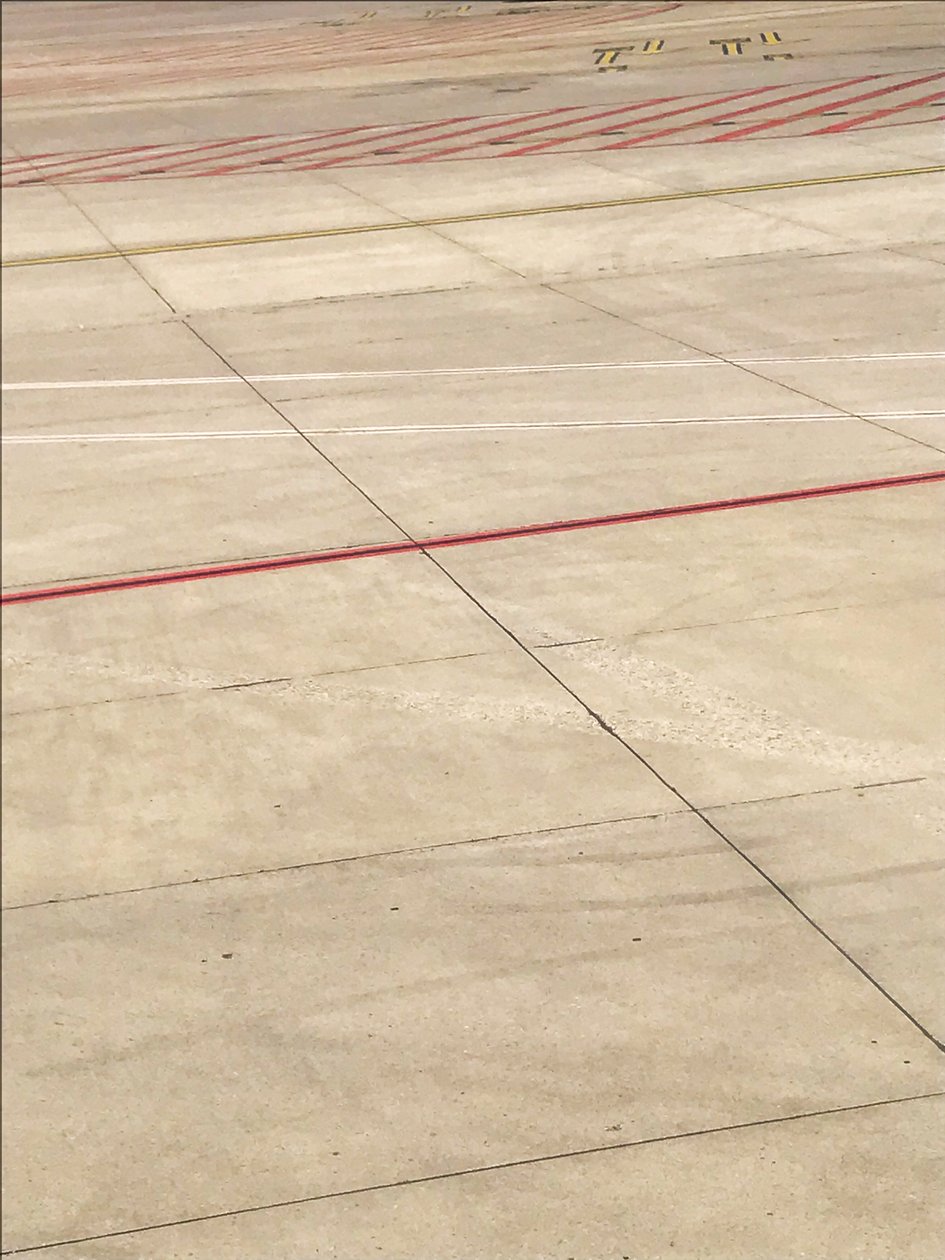 Composizione - Tarmac, 2019 (foto) da Cécile Jamet