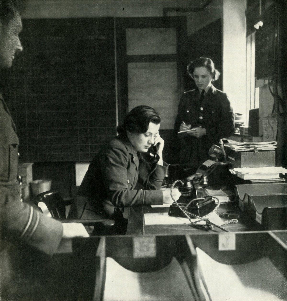 Una Sala di Intelligence della Stazione da Cecil Beaton