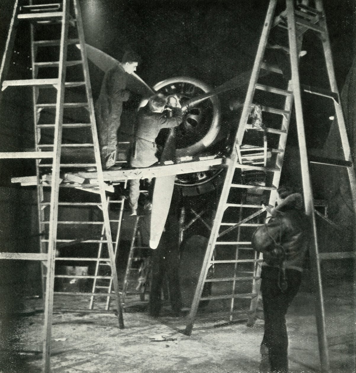 Meccanica del volo, anche un mestiere W.A.A.F., c1943 da Cecil Beaton