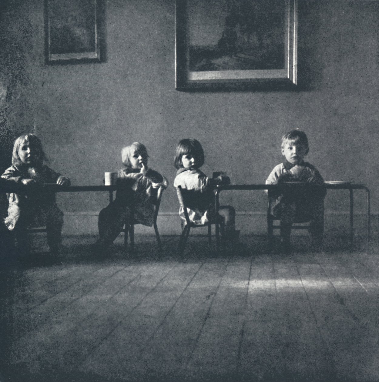 Interno con figure sedute, 1941 da Cecil Beaton