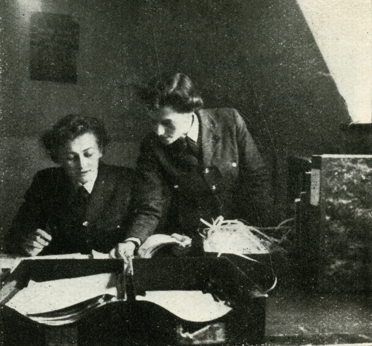 In servizio di segnalazione, c1943 da Cecil Beaton