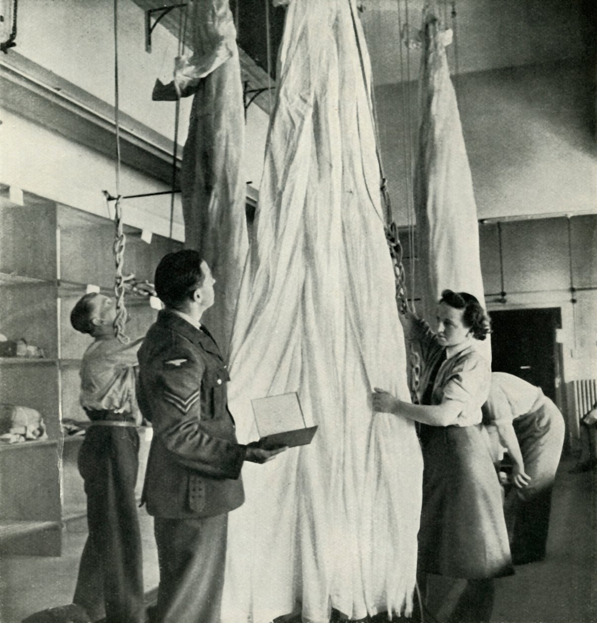 Imballatori di paracadute da Cecil Beaton