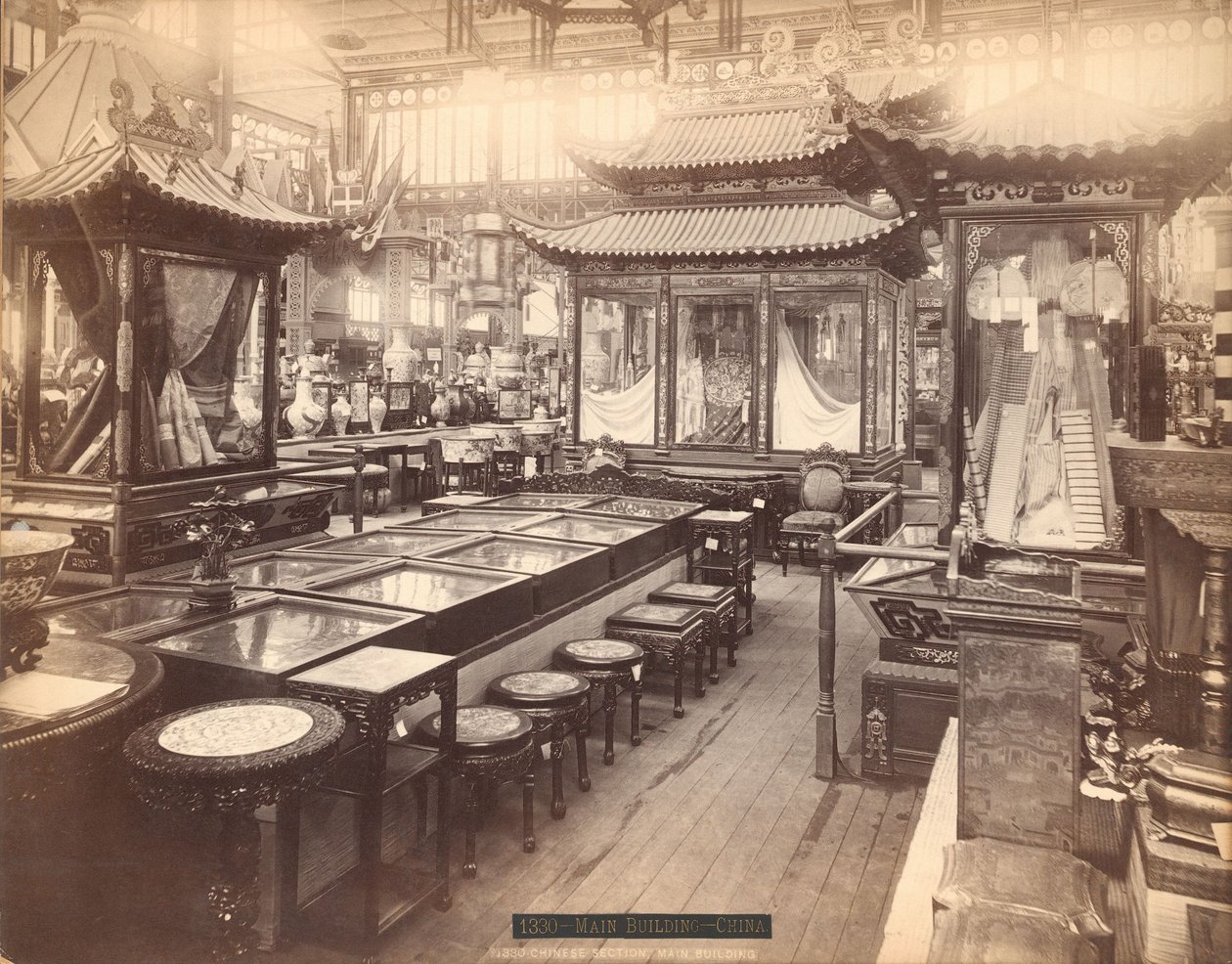 Sezione cinese - Edificio principale, Esposizione centennale di Filadelfia da Centennial Photographic Co.