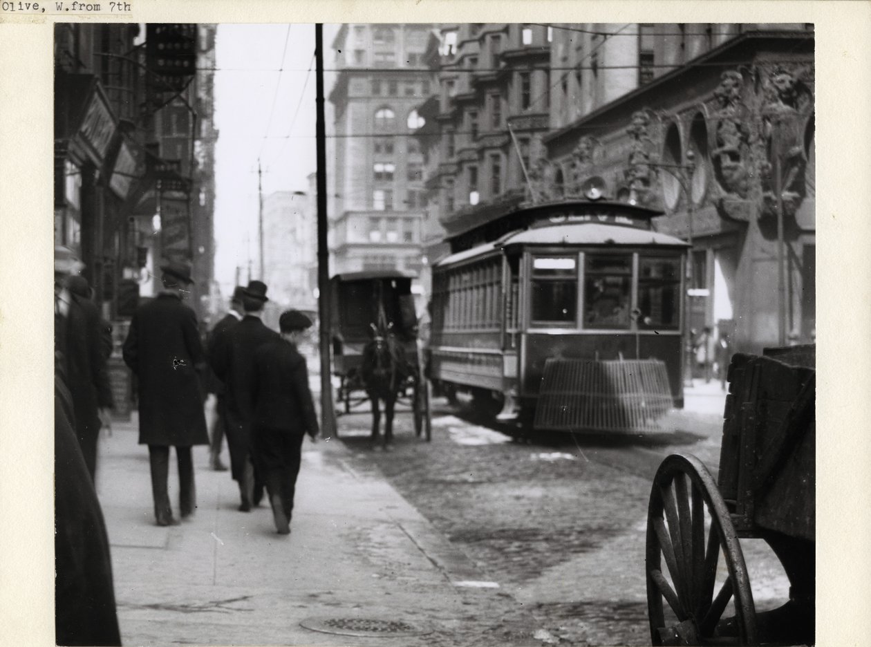 Olive Street guardando a ovest da 6th Street da Charles Clement Holt
