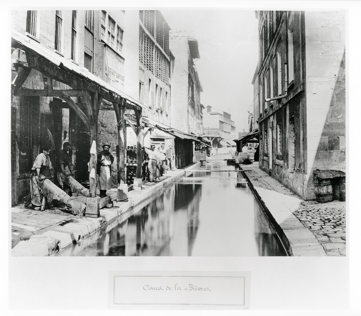 Corso della Bievre a Parigi con concerie, 1858-78 da Charles Marville