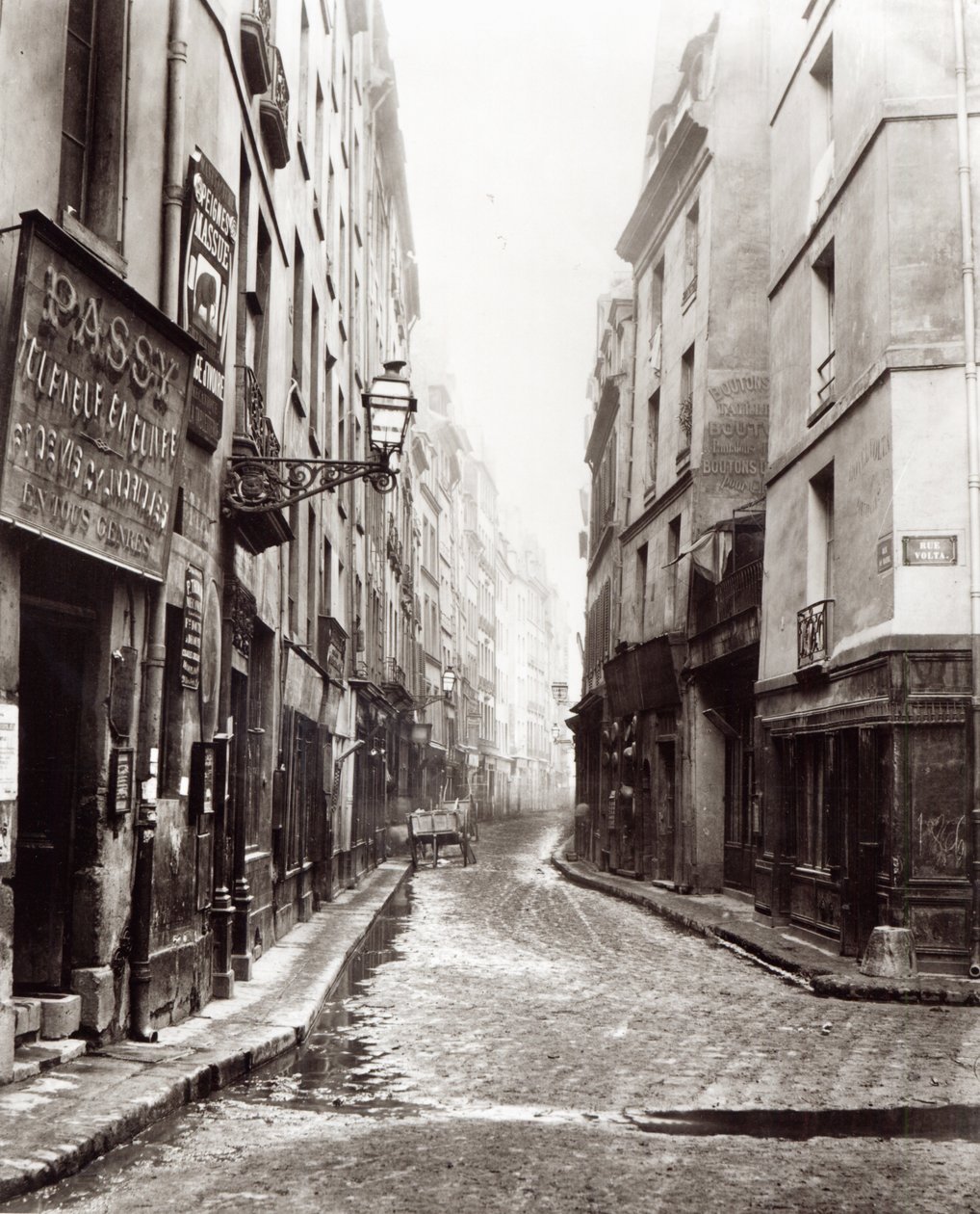 Rue Aumaire, dalla Rue Volta, Parigi, 1858-78 da Charles Marville