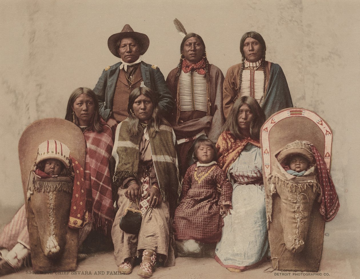 Capo Ute Severo e famiglia, 1885 ca. 1885, pubblicato nel 1899 (foto) da Charles A. Nast