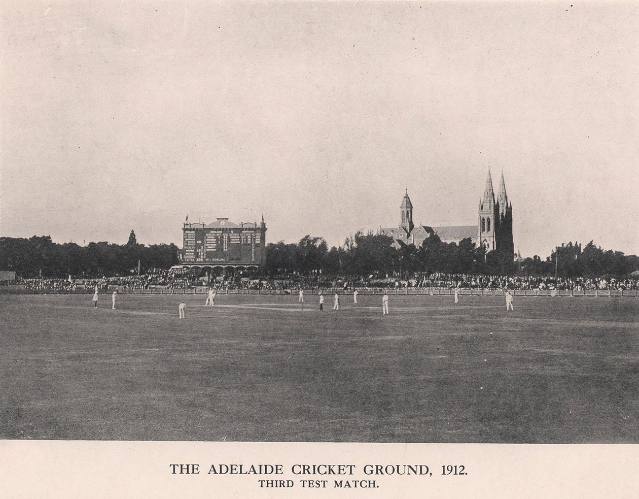 Il Campo da Cricket di Adelaide, Terzo Test Match tra Australia e Inghilterra, 1912 da Charles Alfred Petts