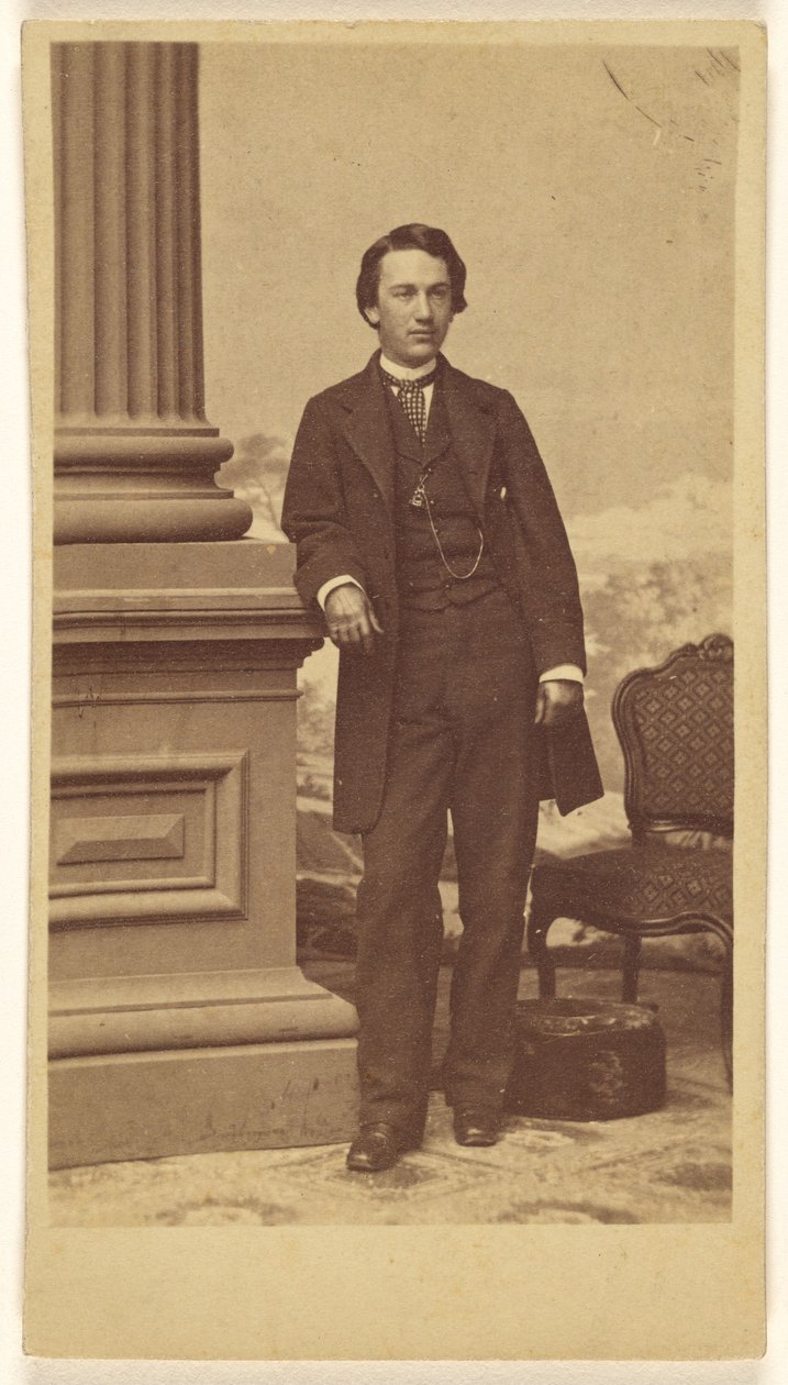 [Giovane non identificato, in piedi] da Charles DeForest Fredricks