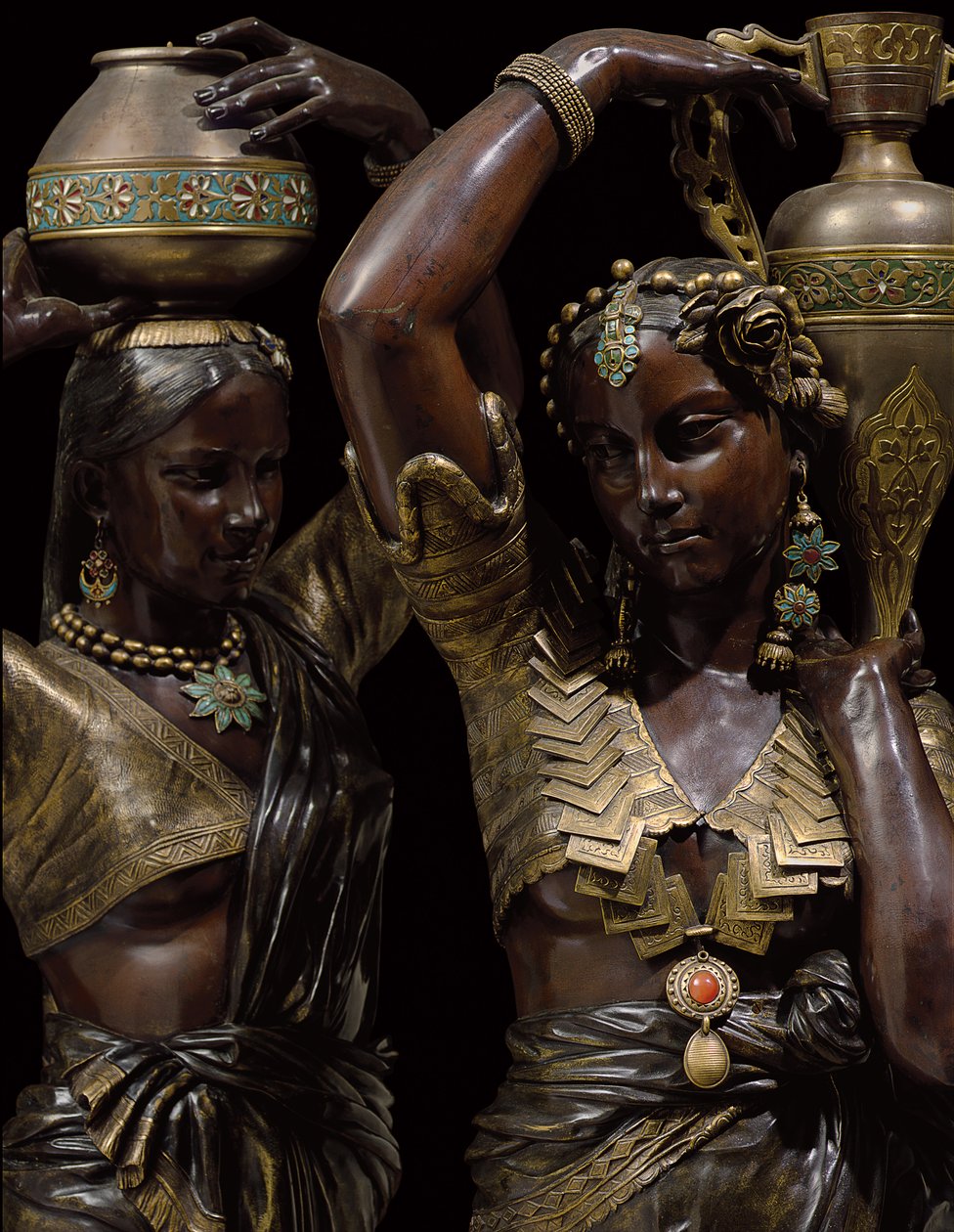 Detail von zwei bronzenen Fackelhaltern in Form von indischen Frauen, die Vasen tragen von Charles-Henri-Joseph Cordier