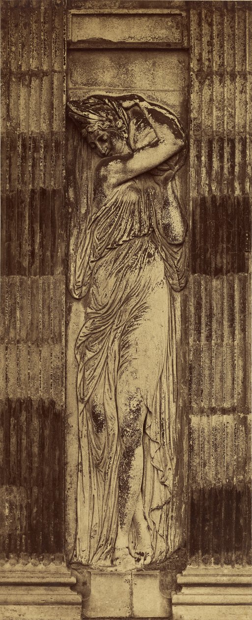 [Particolare delle Ninfe di Jean Goujon] / [Ninfa, Fontana degli Innocenti, Parigi]. da Charles Marville