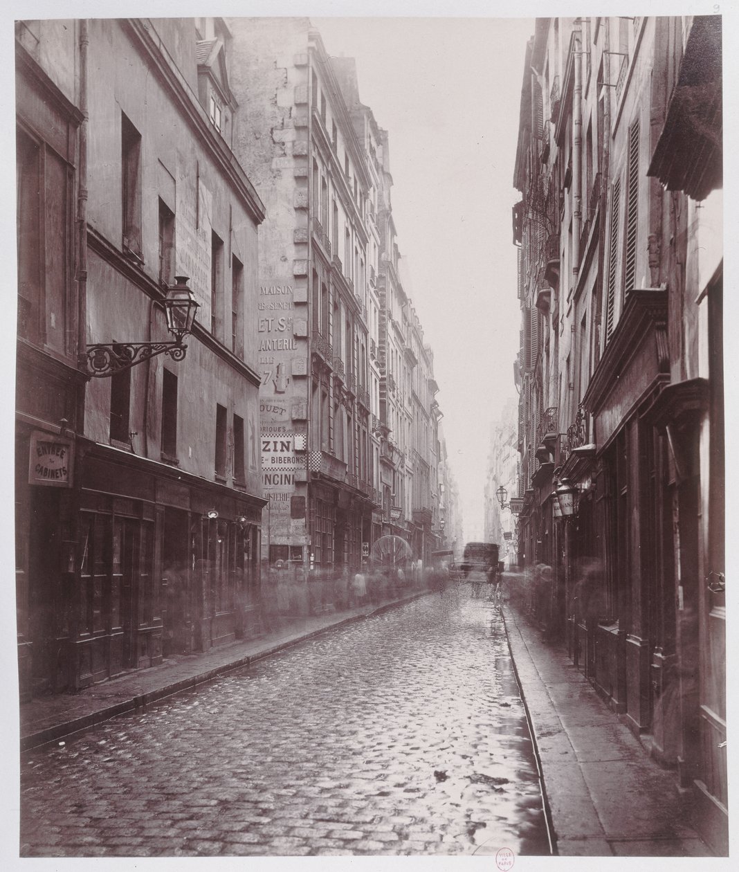 Rue de Gravilliers, dalla rue du Temple, Parigi, 1858-78 da Charles Marville