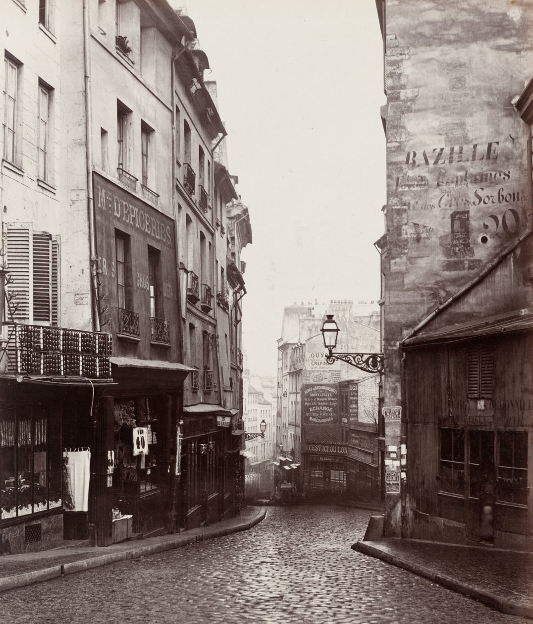 Rue de la Montagne-Sainte-Geneviève vicino all