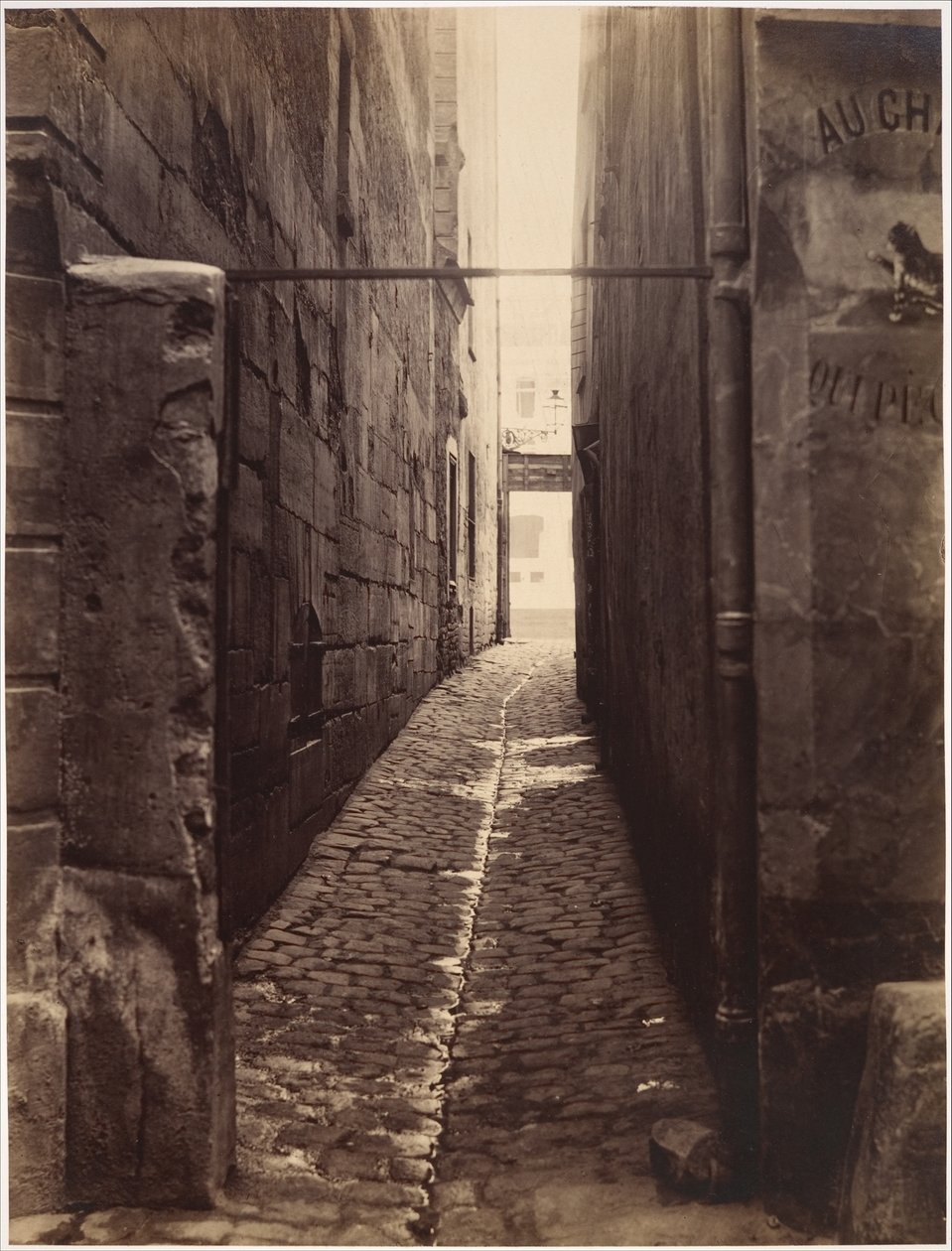 Rue du Chat-qui-Pêche (dalla Rue de la Huchette) da Charles Marville