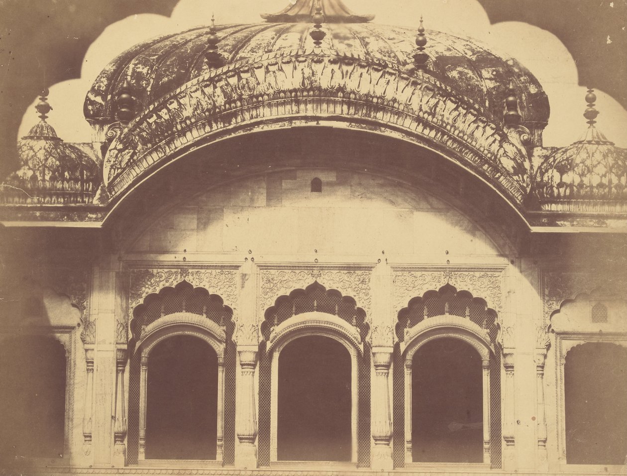 Esterno del Trono di Cristallo nel Dewan-i-Khas da Charles Moravia