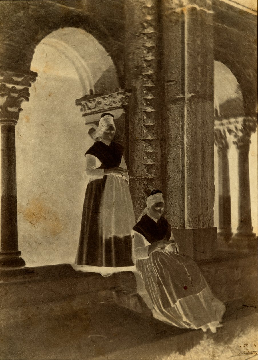 Le Arlesiane nel chiostro di Saint-Trophime, ad Arles da Charles Nègre