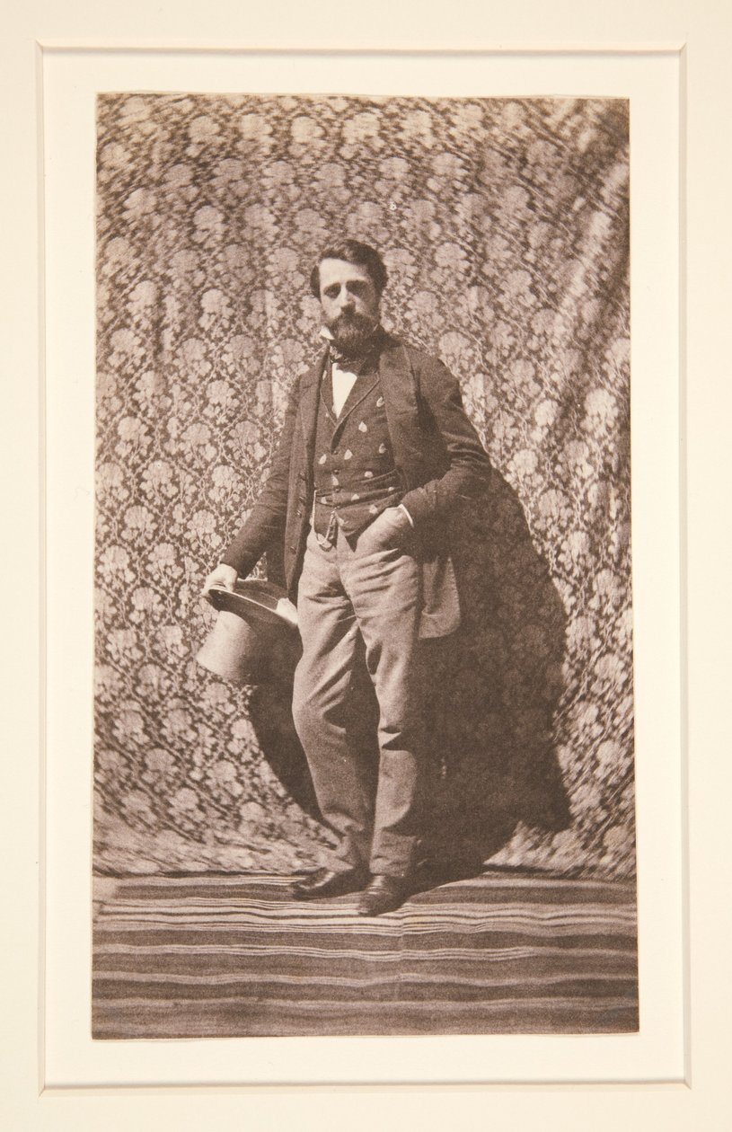 Ritratto di un uomo in piedi con cappello da Charles Nègre