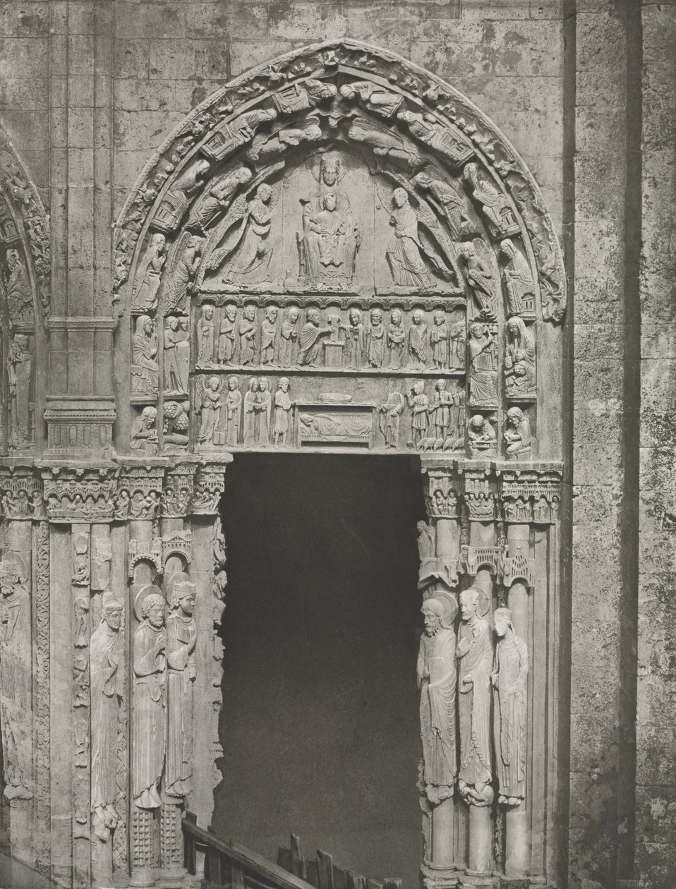 Cattedrale di Chartres: Porta destra del Portale Reale con Nostra Signora di Chartres, 1857 da Charles Nègre