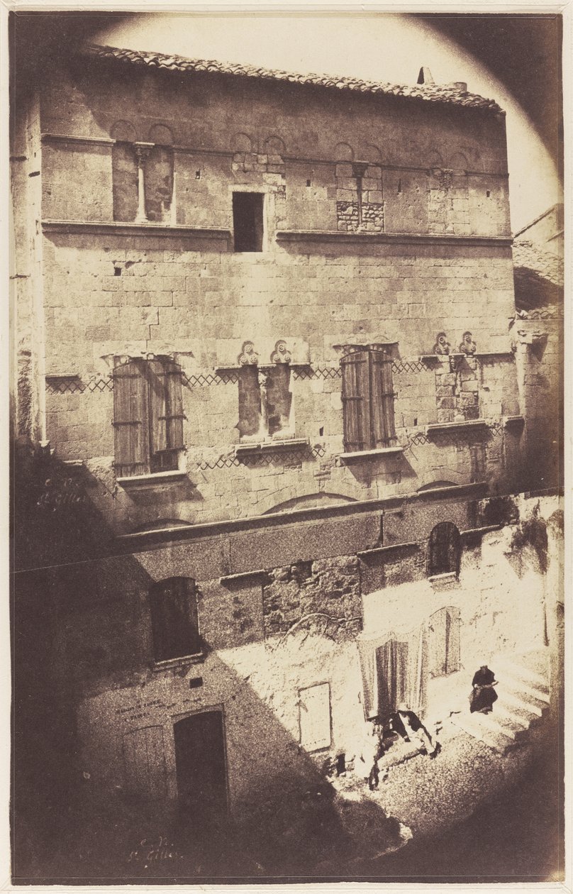 Facciata di una casa romanica a Saint-Gilles du Gard da Charles Nègre