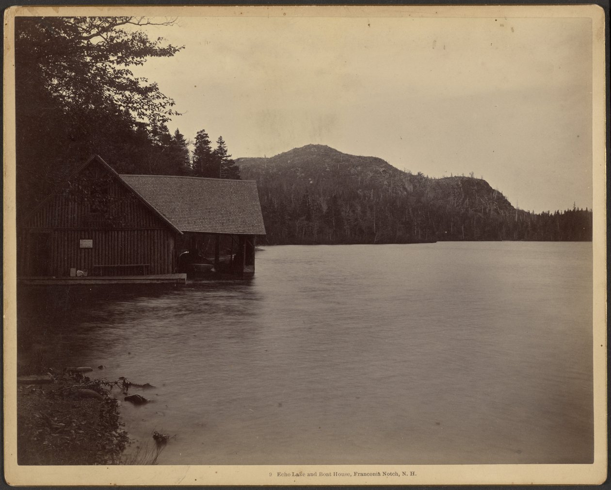 Lago Echo e Boat House, Franconia Notch, New Hampshire da Charles P. Hibbard