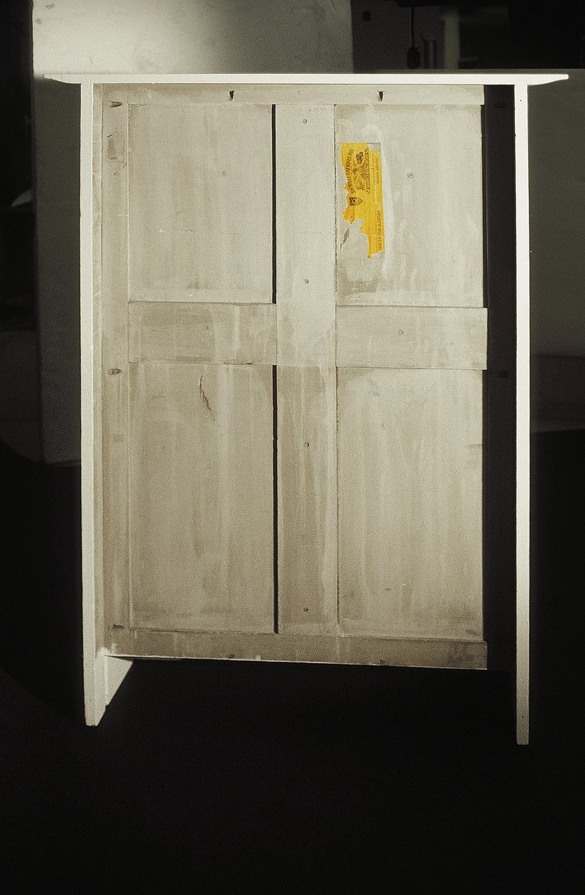 Armadio bianco progettato per la signora Rowat, 1902 da Charles Rennie Mackintosh