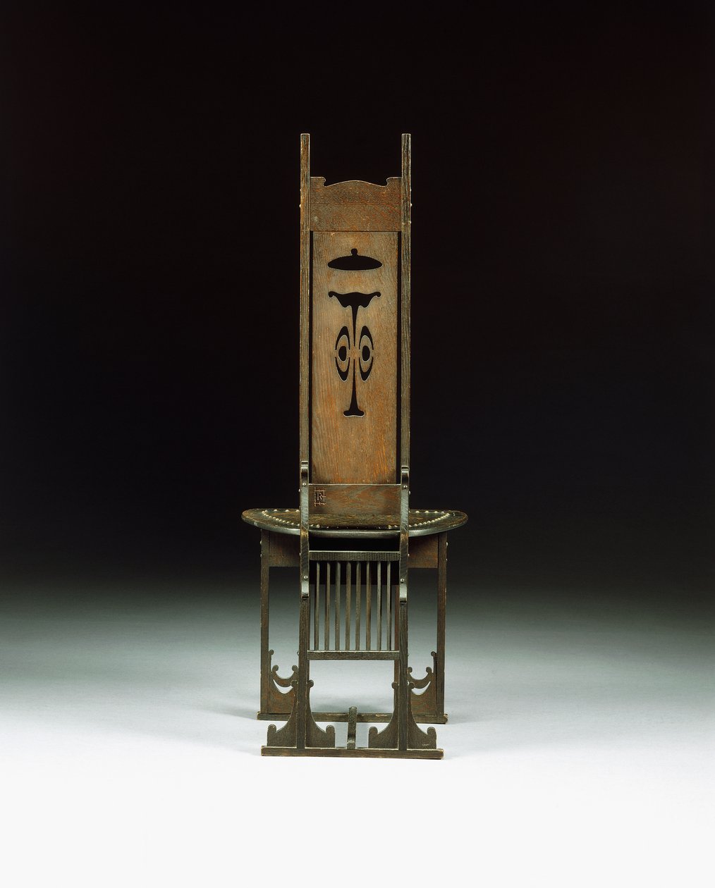 Una sedia laterale, con design traforato, c.1899 da Charles Rohlfs