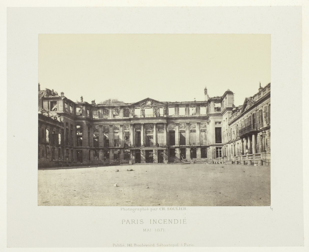 Incendio di Parigi (Facciata del Palais de Saint-Cloud), dalla serie "Parigi Incendiata" da Charles Soulier