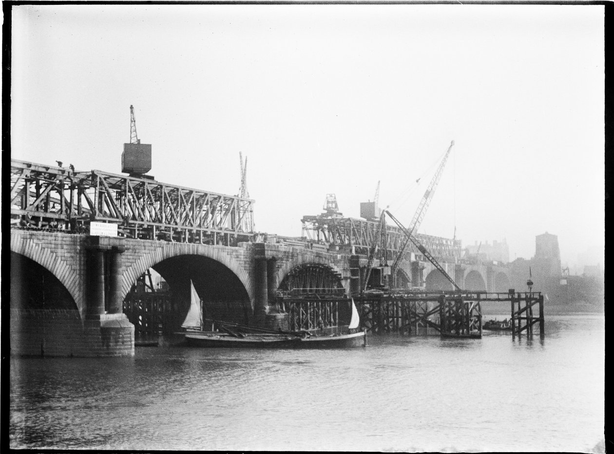Demolizione del ponte di Waterloo, City of Westminster, Greater London Authority, 1936 da Charles William Prickett