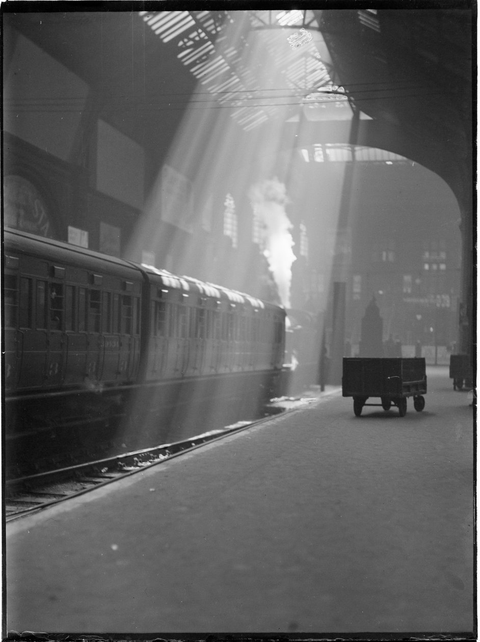 Stazione di Liverpool Street, Liverpool Street, Città di Londra, Autorità della Grande Londra, c. 1932 da Charles William Prickett